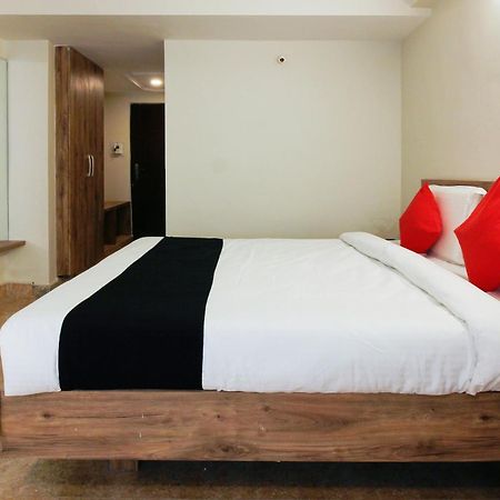 Capital O Sri Suprabhat Grand Near Kachiguda Railway Station Hyderabad Exterior foto