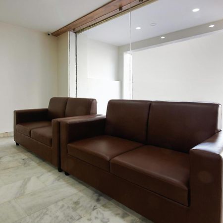 Capital O Sri Suprabhat Grand Near Kachiguda Railway Station Hyderabad Exterior foto