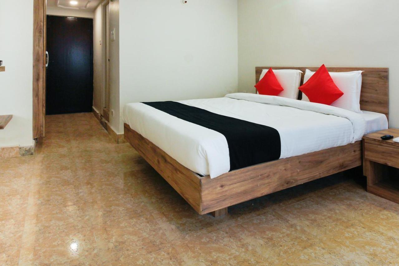 Capital O Sri Suprabhat Grand Near Kachiguda Railway Station Hyderabad Exterior foto