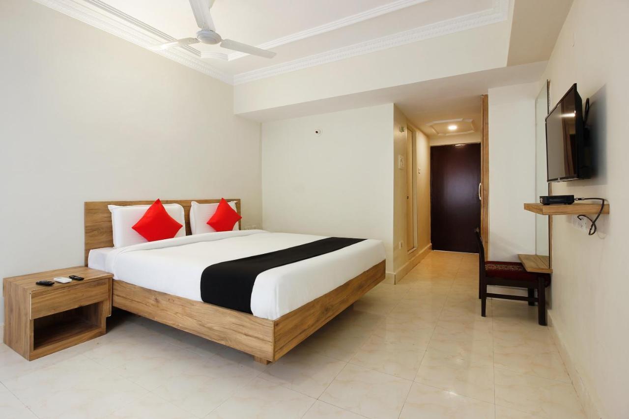 Capital O Sri Suprabhat Grand Near Kachiguda Railway Station Hyderabad Exterior foto